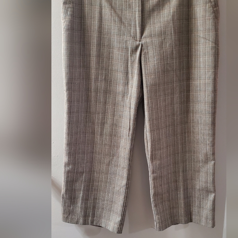 Cato Capri Pants With Brown, Tan, Teal, And Cream Plaid. Front Pockets